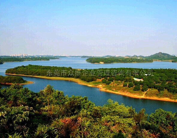 東莞松山湖野戰(zhàn)松湖花?；?  height=